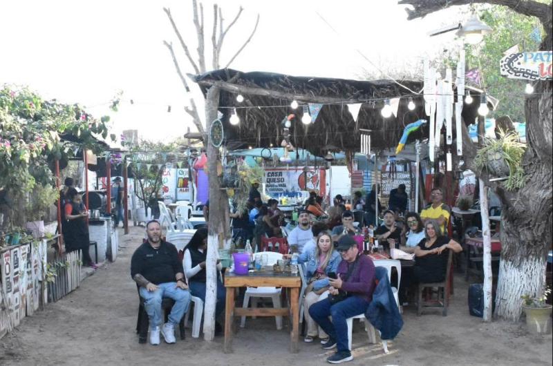 Festejaraacuten el cumpleantildeos de la abuela Carabajal con cinco jornadas de muacutesica y comida