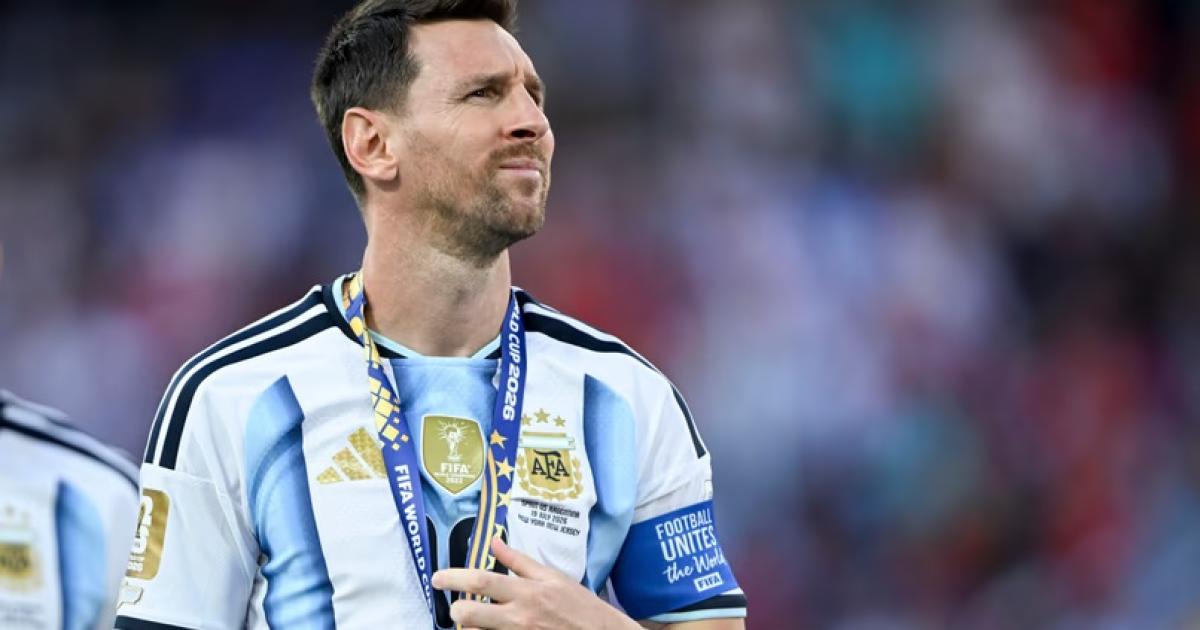 Lionel Messi arribaraacute a Rosario despueacutes de las 20 para despedir a su padre