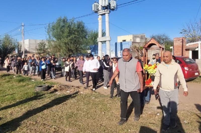 Una multitud participoacute de la fiesta patronal de San Cayetano