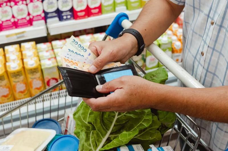 Crecen agro y energiacutea empeoran empleo y consumo