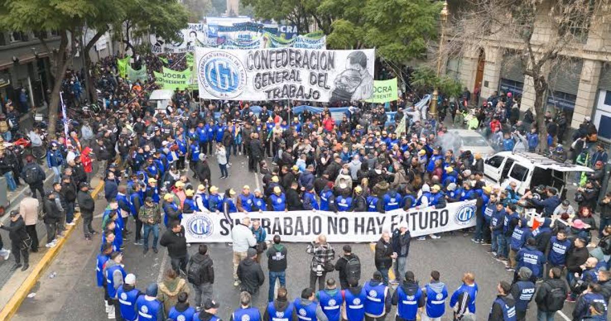 La CGT y las dos CTA preparan nuevas marchas contra Milei