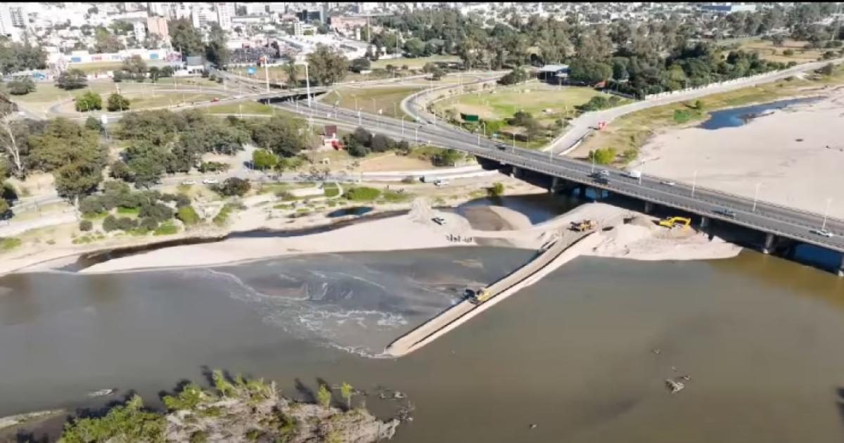 Siguen las obras sobre el riacuteo a la altura de Capital y La Banda
