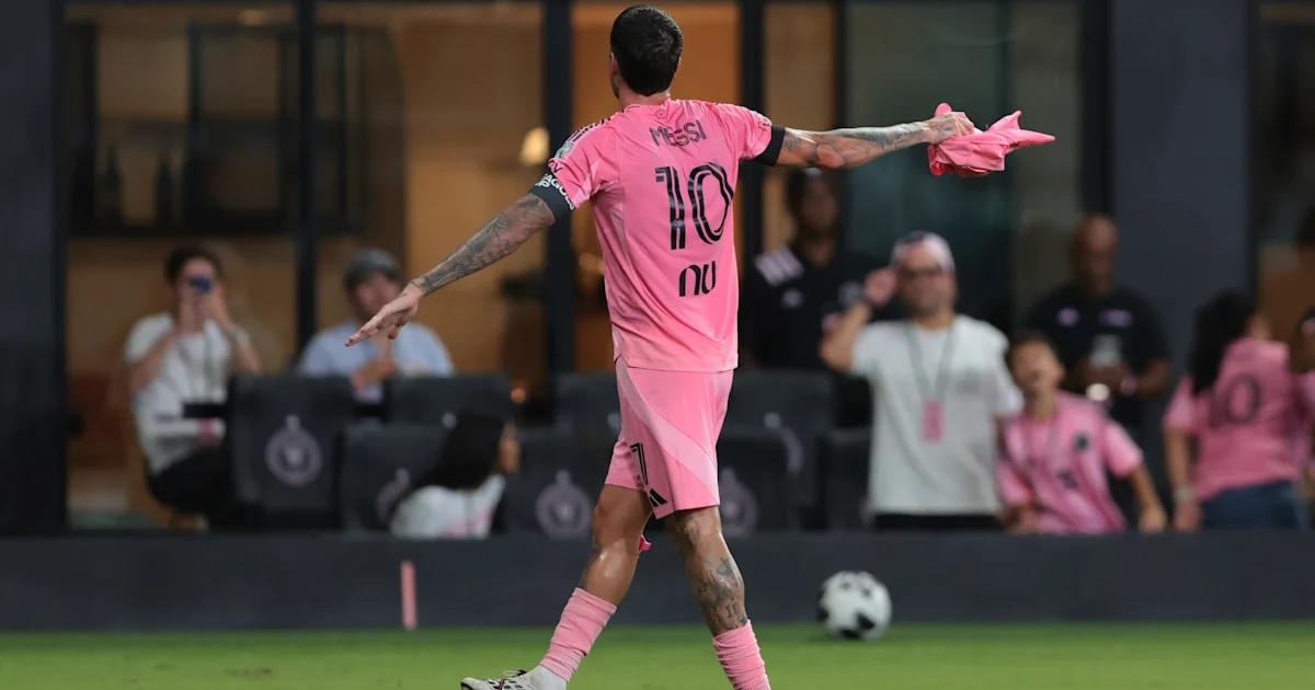 El gesto de De Paul para Messi en plena noche de dolor