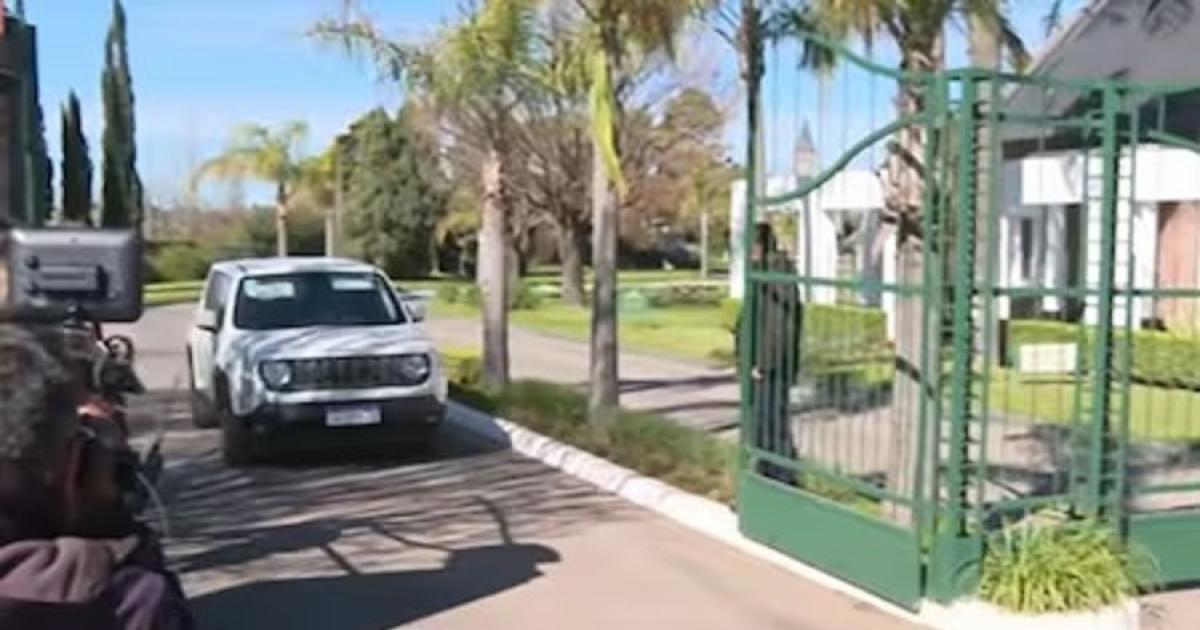 Concluyoacute la despedida a Jorge Messi en Rosario- su familia y allegados se retiraron del cementerio
