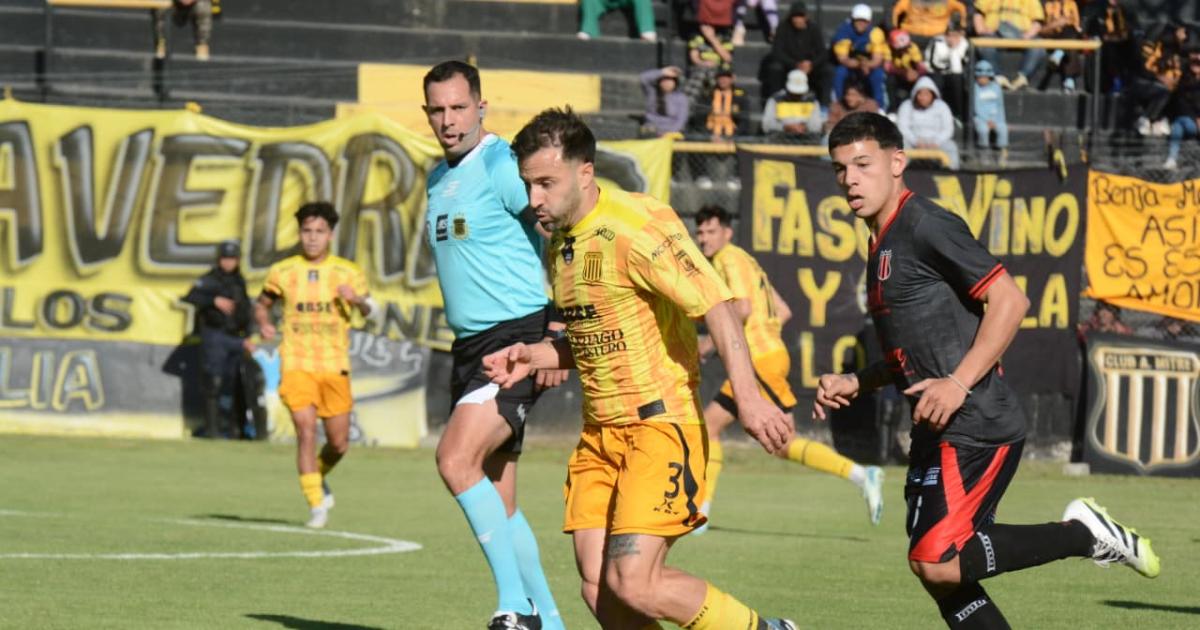 Mitre volvioacute a ganar se aleja del descenso y empieza a sontildear con el Reducido