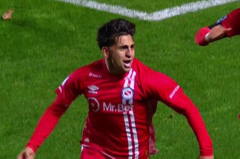 Argentinos le ganoacute 2-1 a Racing que jugoacute con diez y sigue sin poder ganar