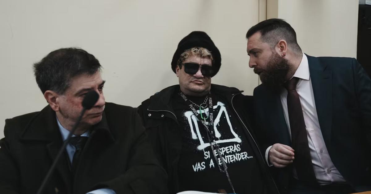 Juicio a Pity Aacutelvarez- la defensa pidioacute suspender el proceso y el cantante se quedoacute dormido durante la audiencia