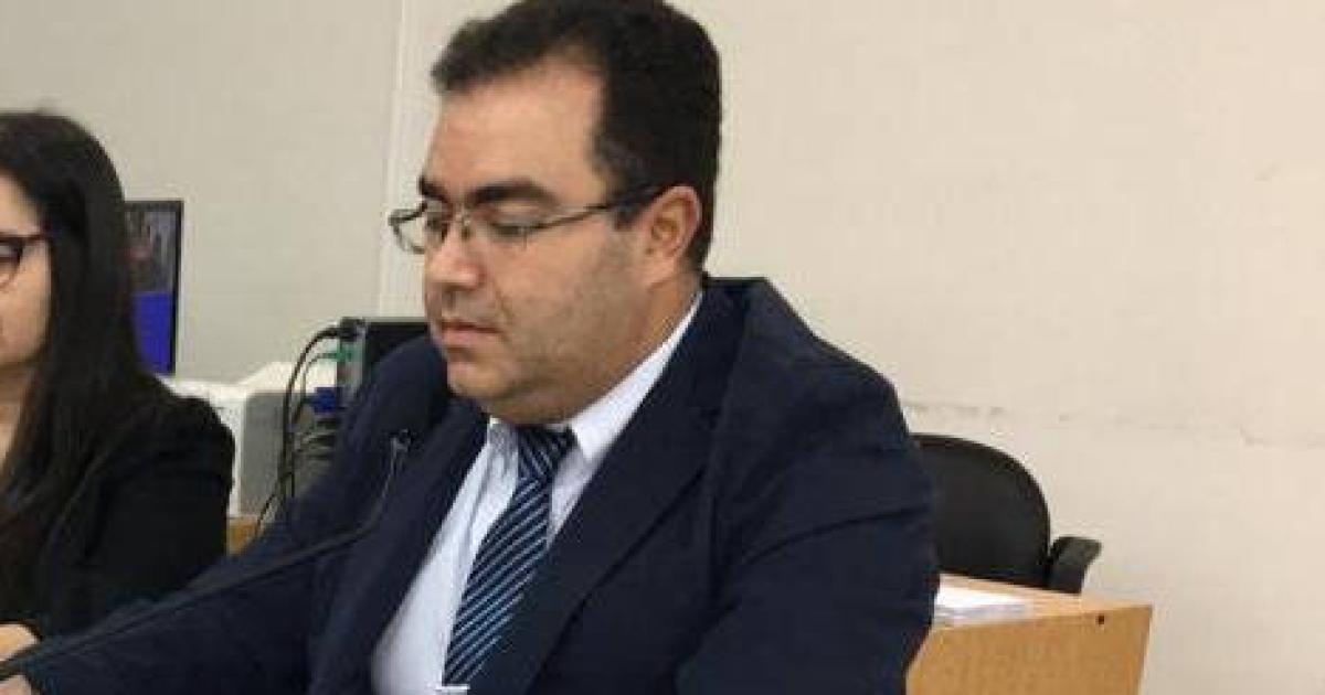 Tensioacuten- una mujer se atrincheroacute con el arma de su ex un gendarme