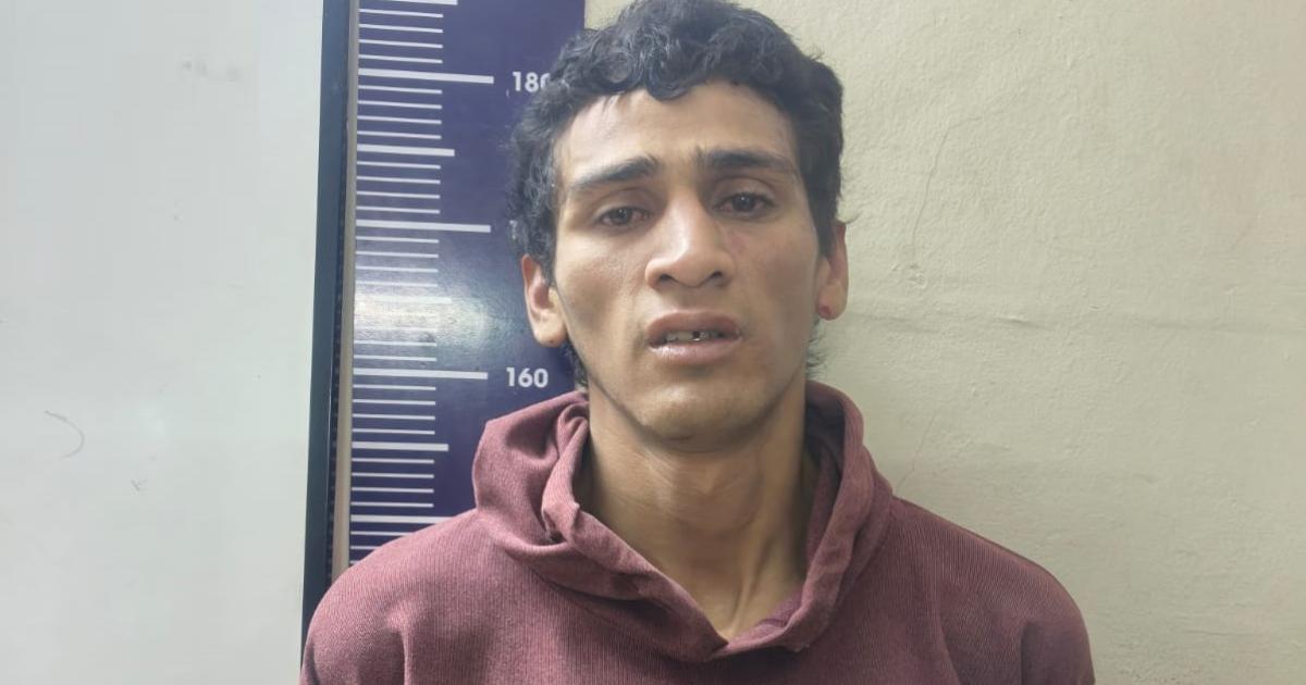 Teniacutea tres pedidos de detencioacuten y lo atraparon cuando intentaba ingresar a viviendas del barrio General Paz