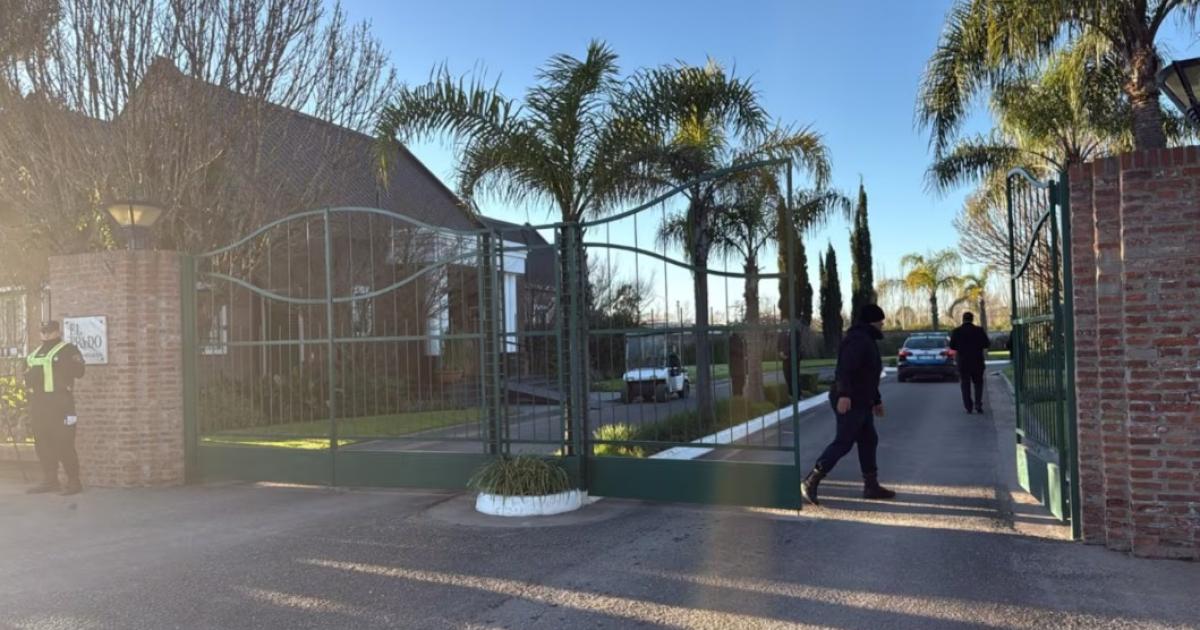 Messi prolongoacute su estadiacutea en Argentina y viajaraacute este martes por la noche rumbo a Miami