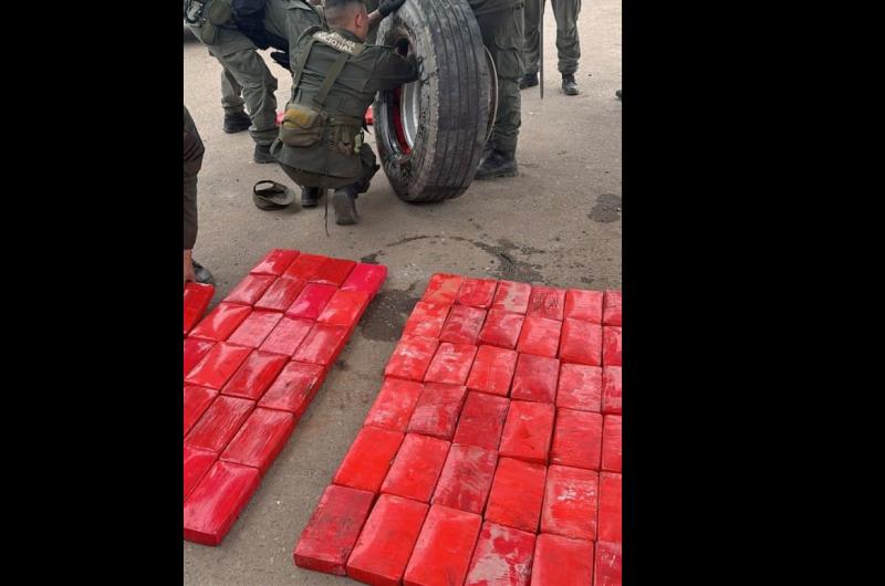 MAYO Cuatro meses antes ya había caído parte de la banda con 425 kilos de cocaína La acondicionaban en ruedas con el logo de Ferrari