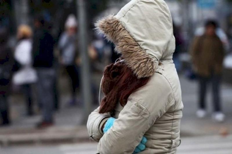 Lunes invernal en Santiago- anuncian una jornada fresca y sin lluvias