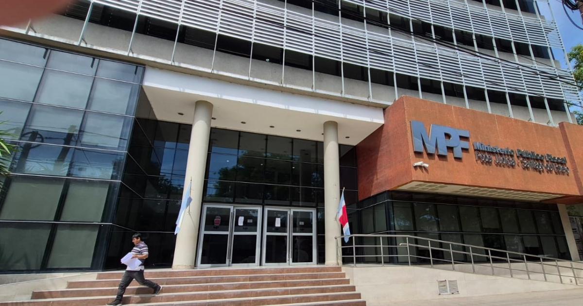 COMPLEJIDAD- La investigación se basa en documentos testimonios y una auditoría en proceso con final abierto