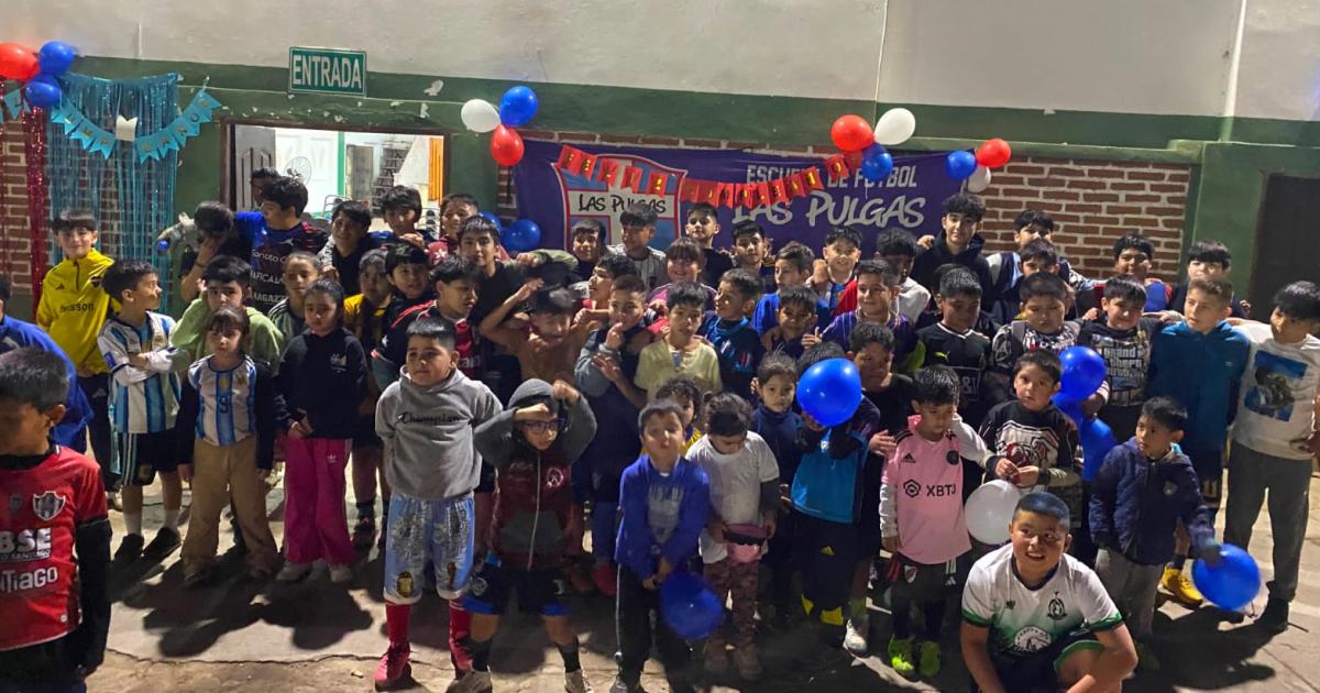 La Escuela de Fuacutetbol Las Pulgas celebra su 13deg aniversario formando deportistas y personas de bien