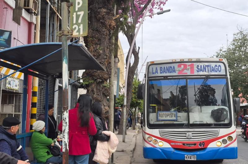 Paro de la UTA en la liacutenea 21 dejaraacute hoy sin servicio a usuarios 