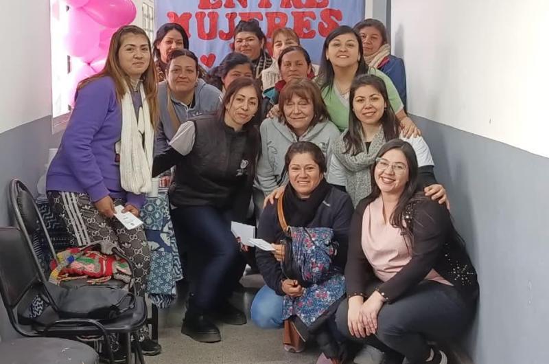 Realizan una jornada Entre mujeres y por mujeres- ciclos que cuidan