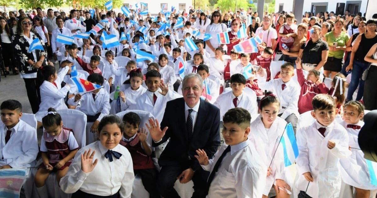 El gobernador Eliacuteas Suaacuterez destacoacute las mejoras del salario docente y la competitividad fiscal local