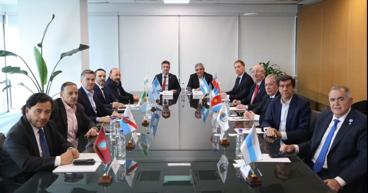 Gobernadores del Norte Grande se reuacutenen en Posadas junto a Diego Santilli para definir la agenda regional