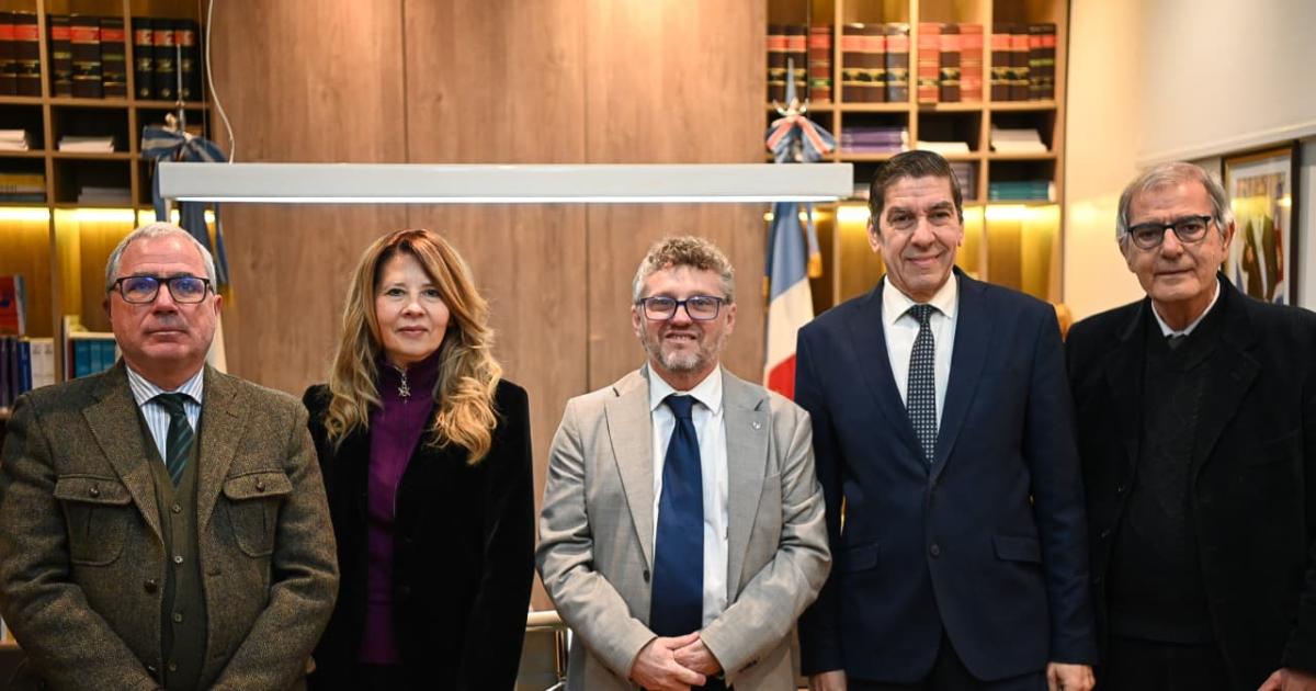 Matilde OMill recibioacute en Casa de Gobierno al reconocido jurista Fabiaacuten Salvioli