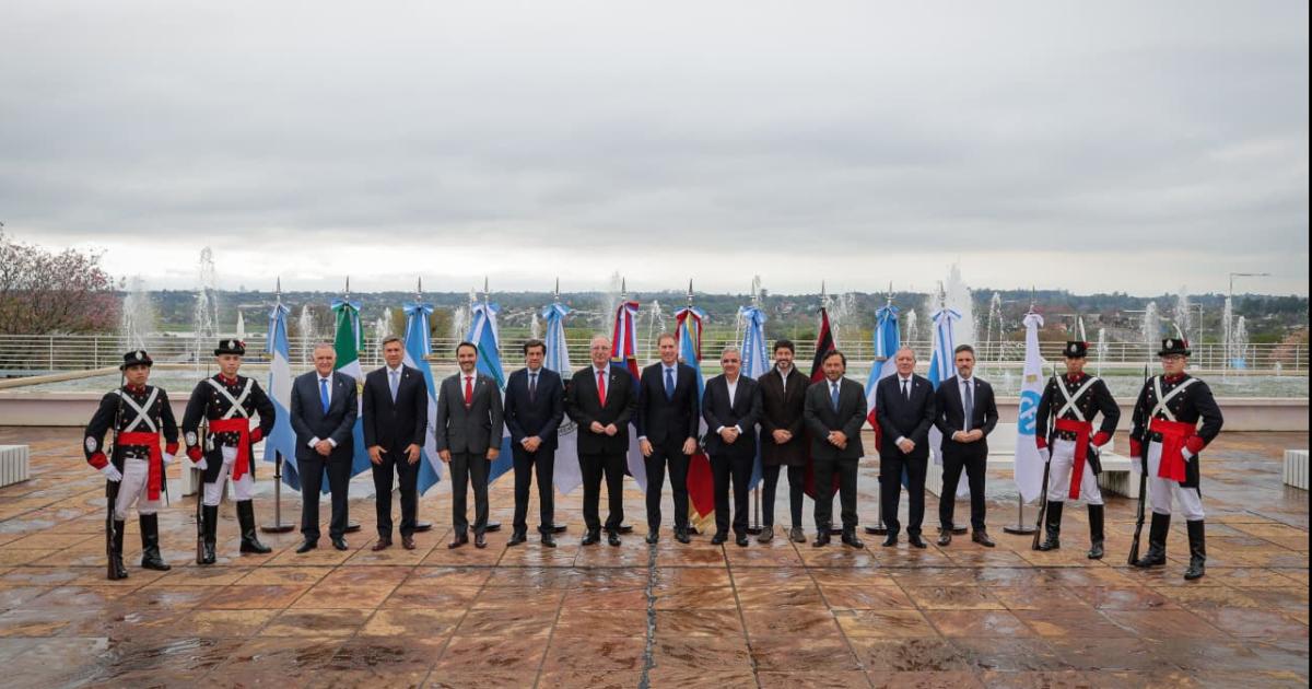 Eliacuteas Suaacuterez participa de la 24ordf Asamblea del Consejo Regional del Norte Grande en Misiones