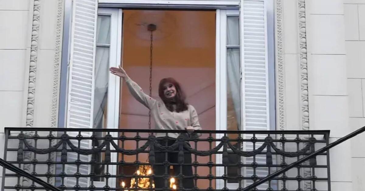 Causa Vialidad- la Justicia ordenoacute embargar el departamento donde Cristina Kirchner cumple el arresto domiciliario