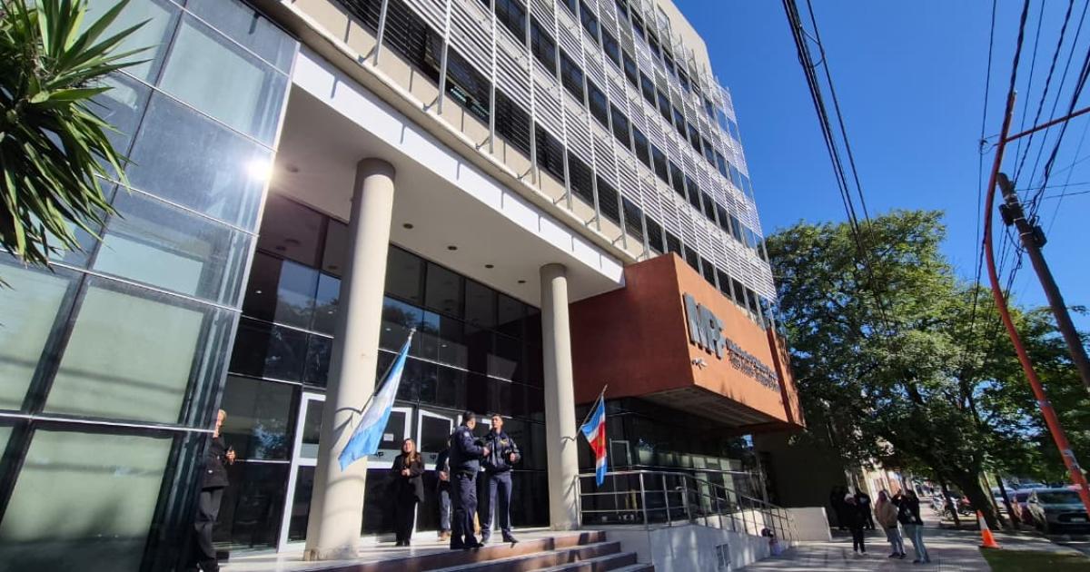 Viralizan imaacutegenes sexuales de una adolescente y sospechan de su ex pareja