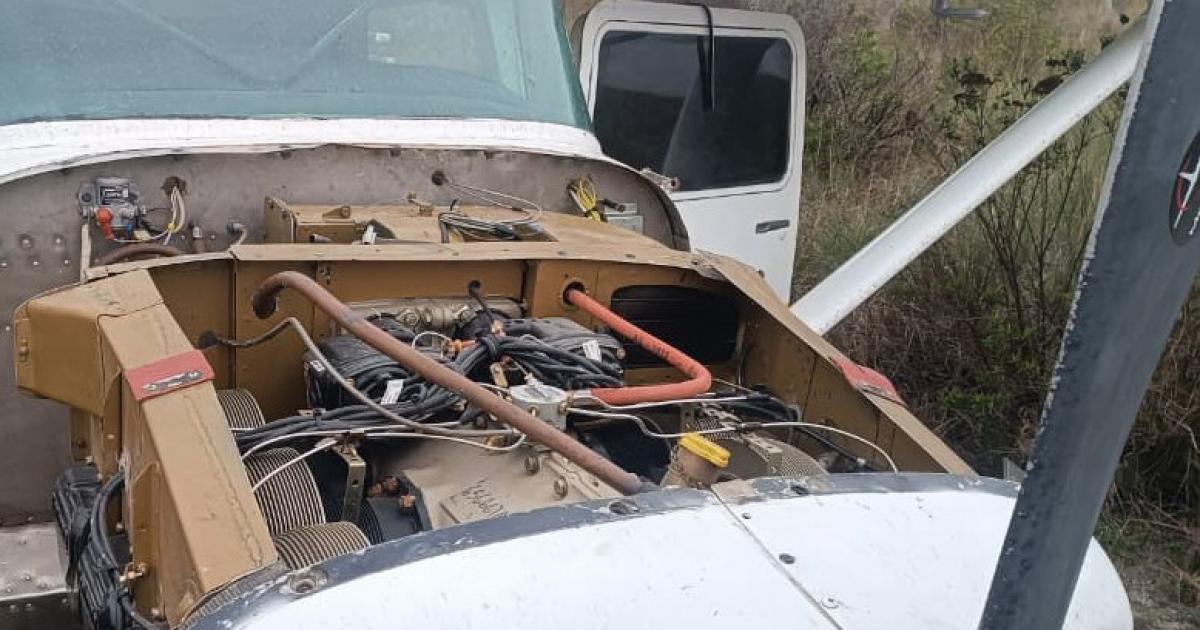 Camionetas cargando bolsas diacuteas previos a la aparicioacuten de la avioneta siniestrada en Mitre