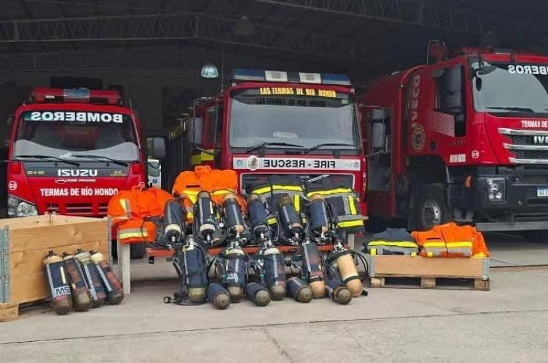 Bomberos termenses reciben una donacioacuten de equipos desde Beacutelgica