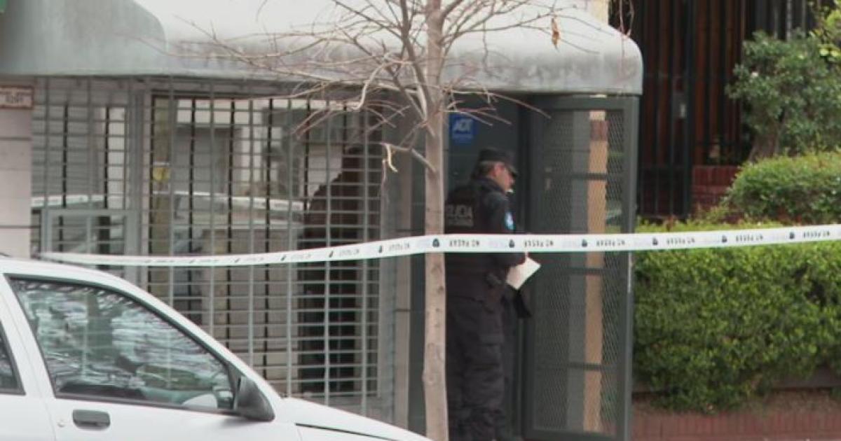 Femicidio en Villa Devoto- un hombre matoacute a su esposa de una puntildealada frente a su hija de 8 antildeos y fue detenido