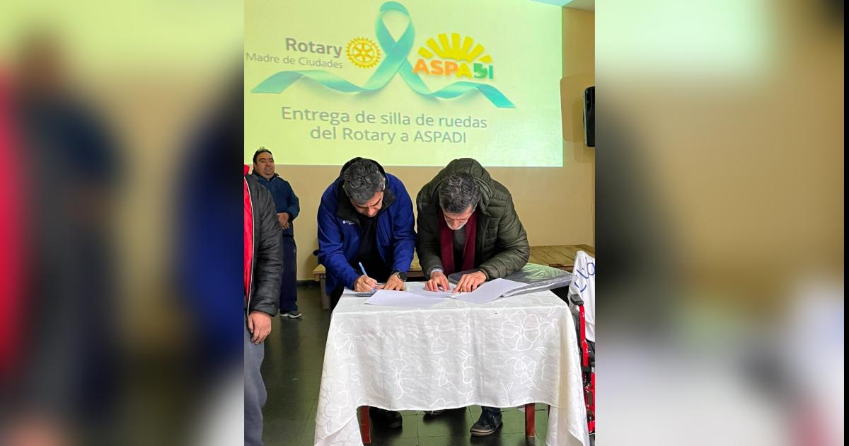 ASPADI recibioacute una silla de ruedas del Rotary Club Madre de Ciudades y anuncioacute nuevas acciones solidarias