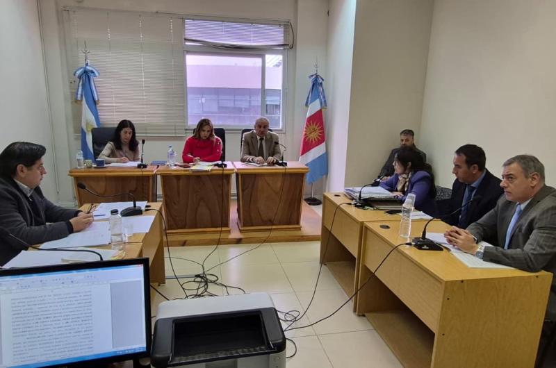 CIMBRONAZO- La C�mara precipitó todo a media mañana En la siesta Matías Llado quedó detenido y alojado en Delitos Comunes De tarde Gerardo Caro apuntó para arriba al anunciar la ampliación de su denuncia