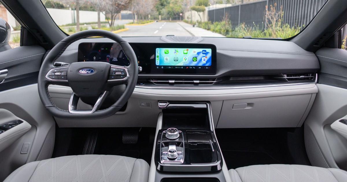 FORD ELEVA LA VARA CON LA NUEVA TERRITORY PLATINUM