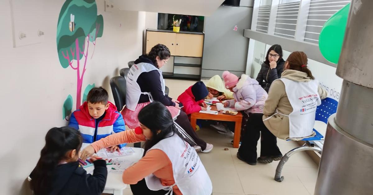 Los Payasos de Hospital llevaron alegriacutea al CIS Banda