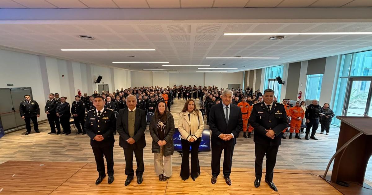Distinguieron a policiacuteas ante su destacada actuacioacuten por operativos en capital e interior