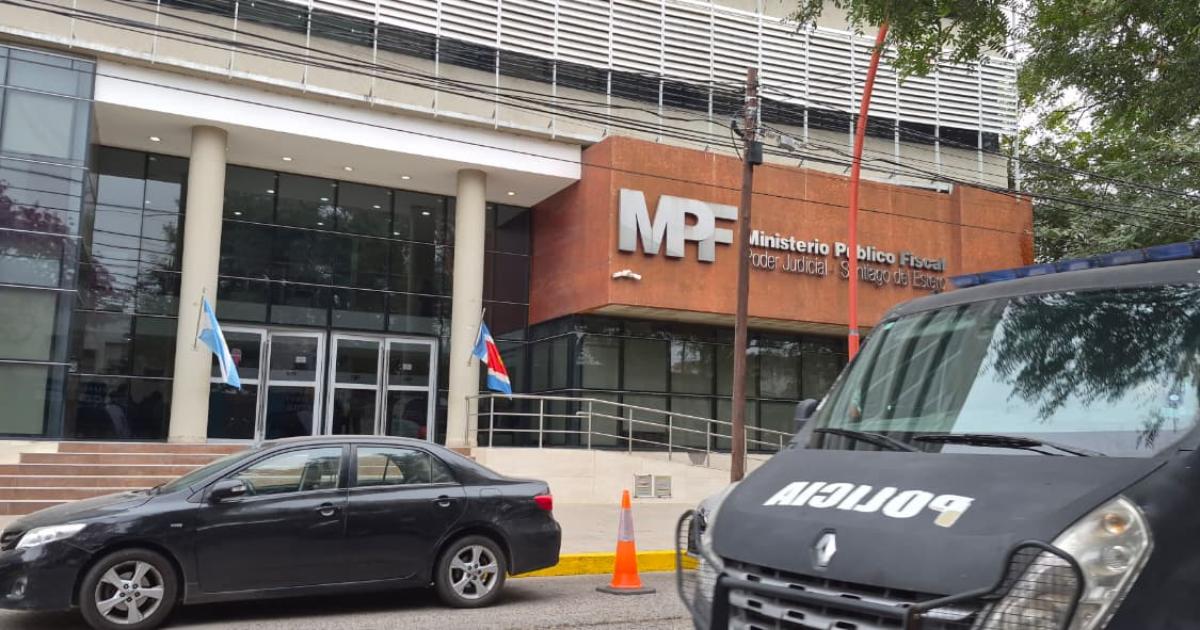Imputan e indagan por estafa a Ernesto Petros padre de Ramiro