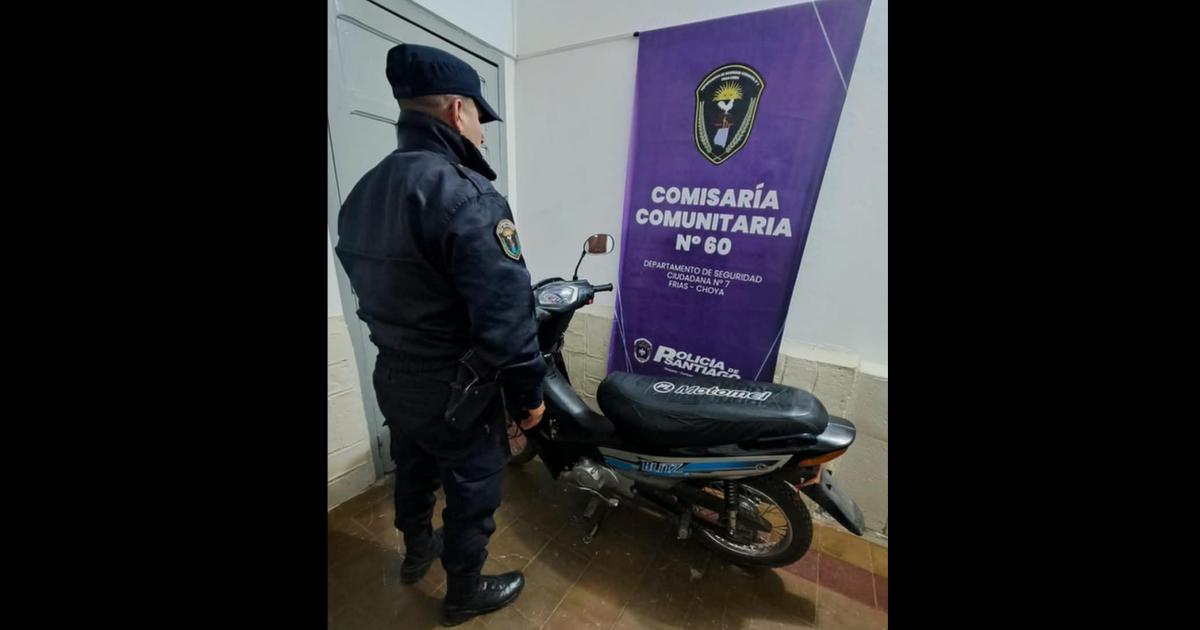 Tres delincuentes asaltaron a un adolescente tras quedarse sin nafta y la policiacutea recuperoacute la moto horas despueacutes