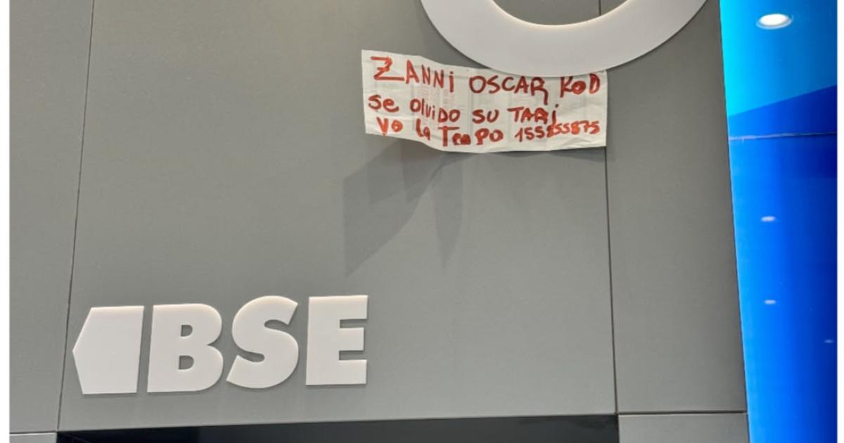 Se olvidoacute su tarjeta en un cajero del Banco BSE y dejaron un aviso para encontrarlo