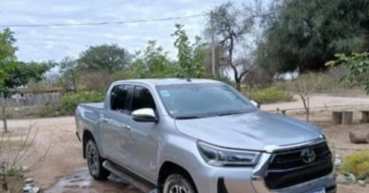 Investigan un insoacutelito robo de una camioneta en Quimiliacute