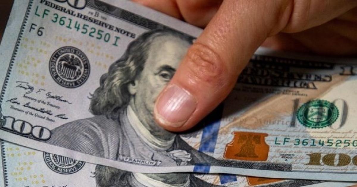 Los bancos respaldaron los creacuteditos en doacutelares y destacaron la nueva medida del Gobierno