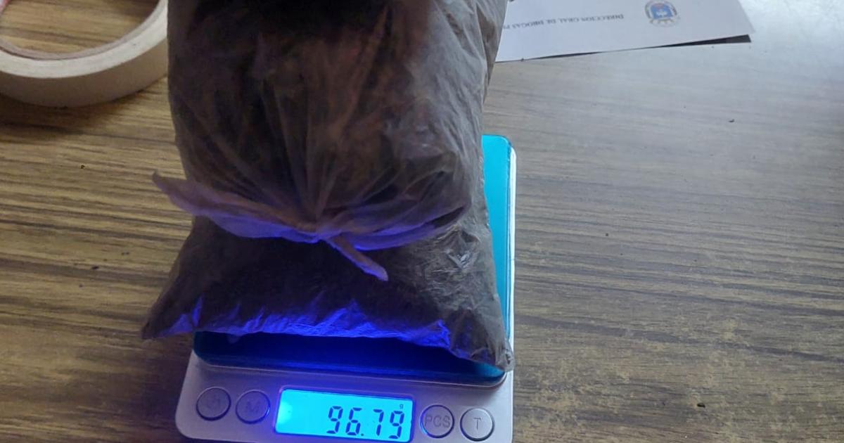 Secuestraron maacutes de un kilo de marihuana durante un control policial