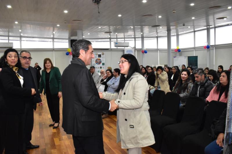 La intendente Yanina Iturre participoacute de la 2deg Expo de Acompantildeamiento Terapeacuteutico y 1deg Feria del Libro AT en la Caacutemara de Diputados