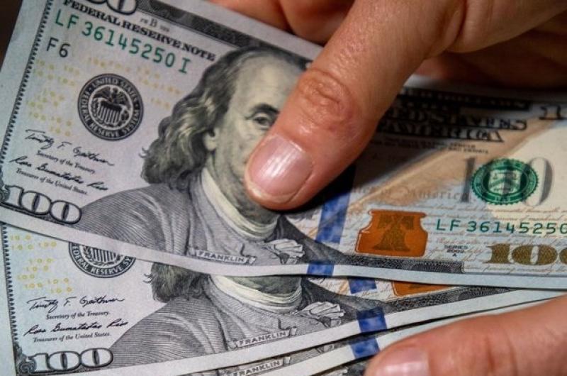 Los bancos respaldaron los creacuteditos en doacutelares y destacaron la nueva medida del Gobierno