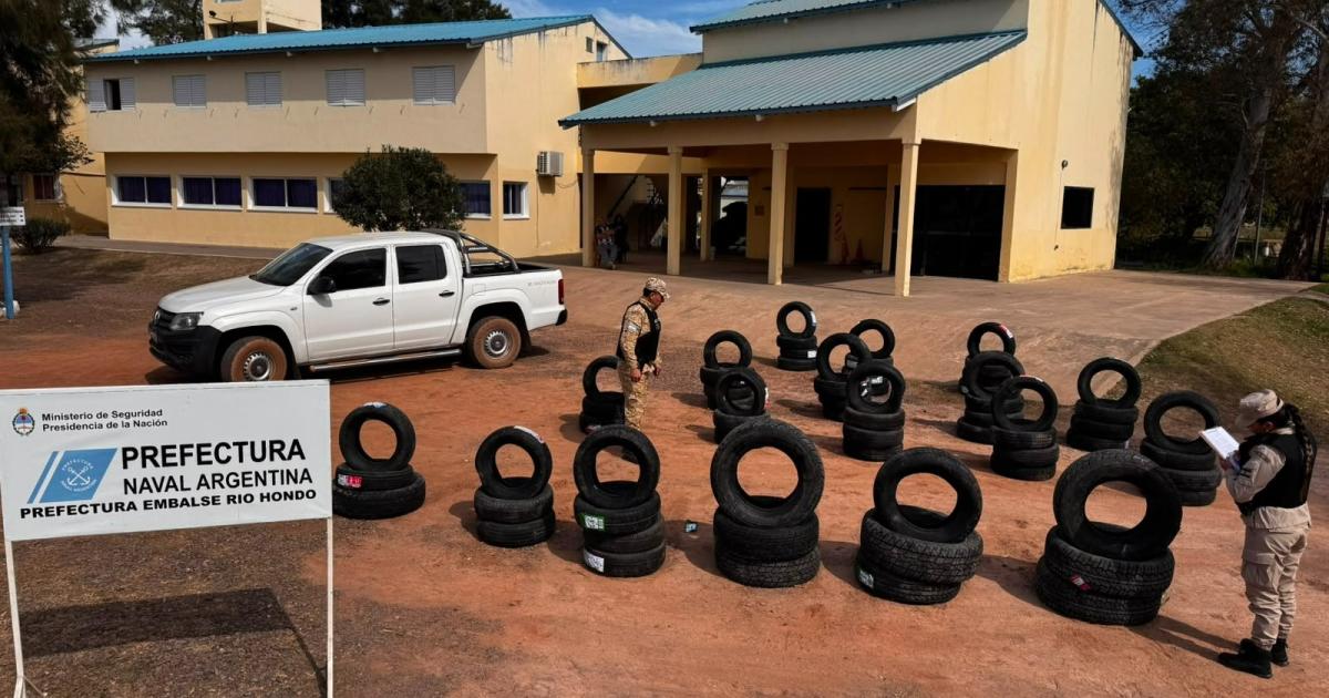 Prefectura frustroacute un contrabando millonario de neumaacuteticos chinos