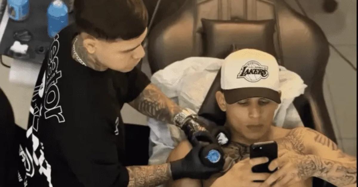 El fuerte tatuaje de Leonel Flores que sorprendioacute en Boca y el consejo del Vasco
