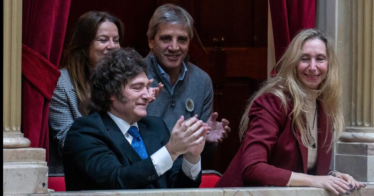 El apuro del Gobierno por ordenar la gestioacuten antes de la campantildea- consumo dividido inflacioacuten y negociacioacuten con el PRO