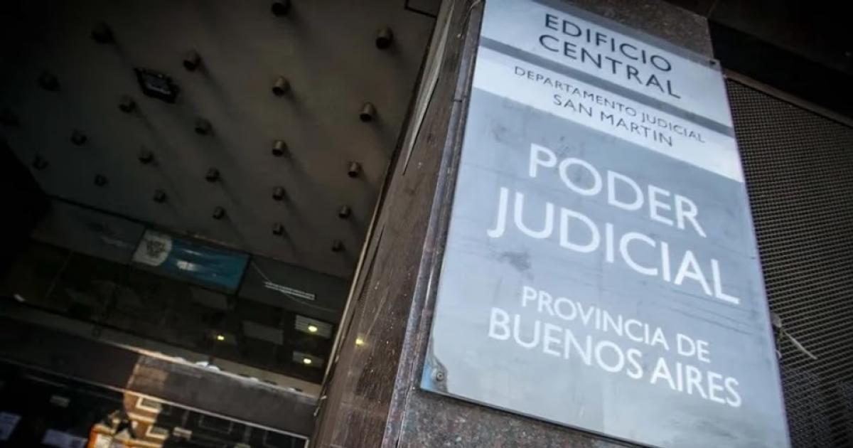 Condenaron a 19 expoliciacuteas bonaerenses por extorsionar a narcos y quedarse con cargamentos de droga
