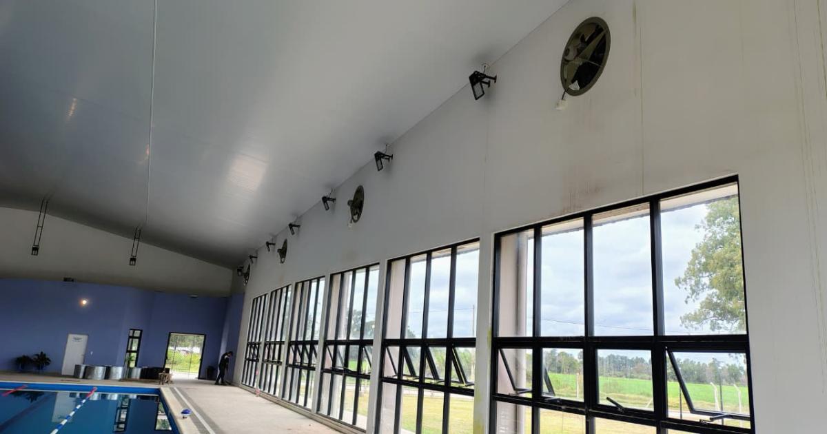Avanzan las obras de mejoras en el natatorio del Polideportivo Municipal