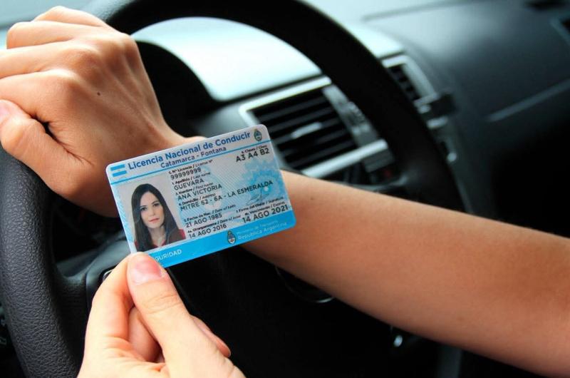 Entregaraacuten licencias de conducir de traacutemites iniciados en 2025