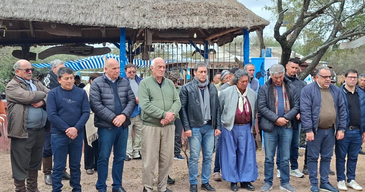 Silva Neder encabezoacute en herrera la apertura del 12deg encuentro latinoamericano de payadores