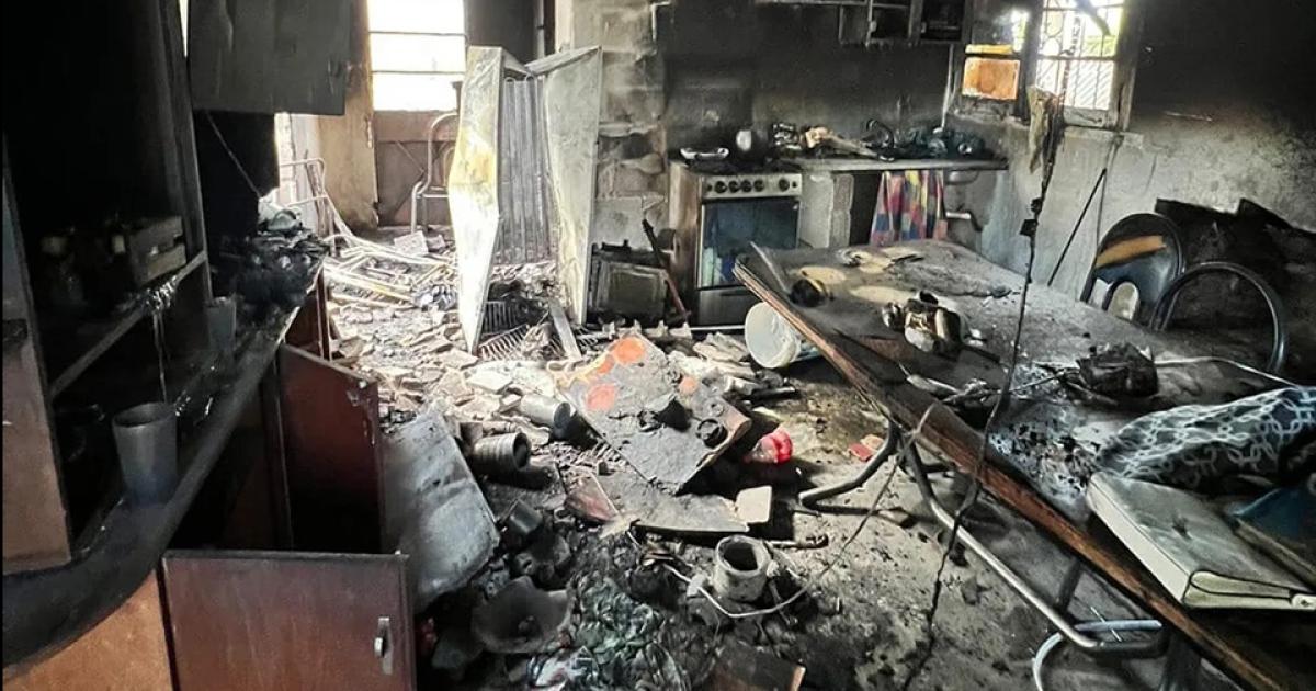 Incendio destruyoacute una vivienda del barrio Hondo- solo se registraron dantildeos materiales